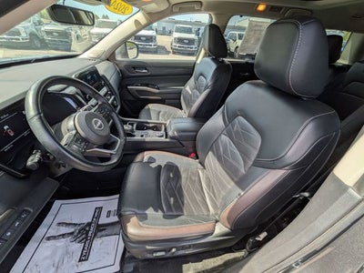 2024 Nissan Pathfinder Platinum